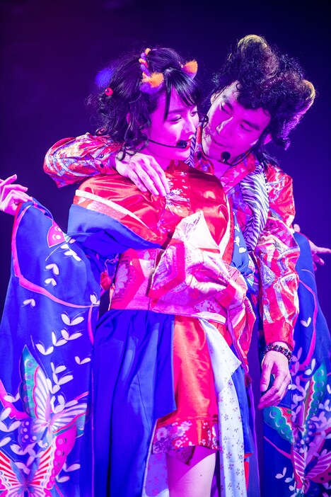 今野杏南（左）と清竜人（右）。