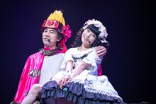 清竜人（左）と相沢梨紗（右）。