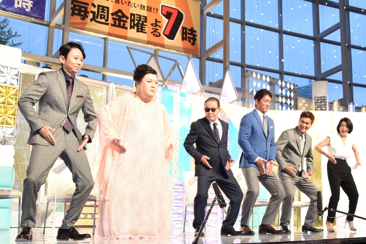 「一発ギャグといえば？」というお題にコマネチで答えを合わせた登壇者。