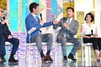 壇上で言い合いをする長嶋一茂と石原良純。