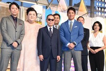 左から有吉弘行、マツコ・デラックス、タモリ、石原良純、長嶋一茂、高橋茂雄（サバンナ）、高嶋ちさ子。