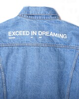 「#MOREMORE_EXID」オリジナルデニムジャケットのバックプリント。