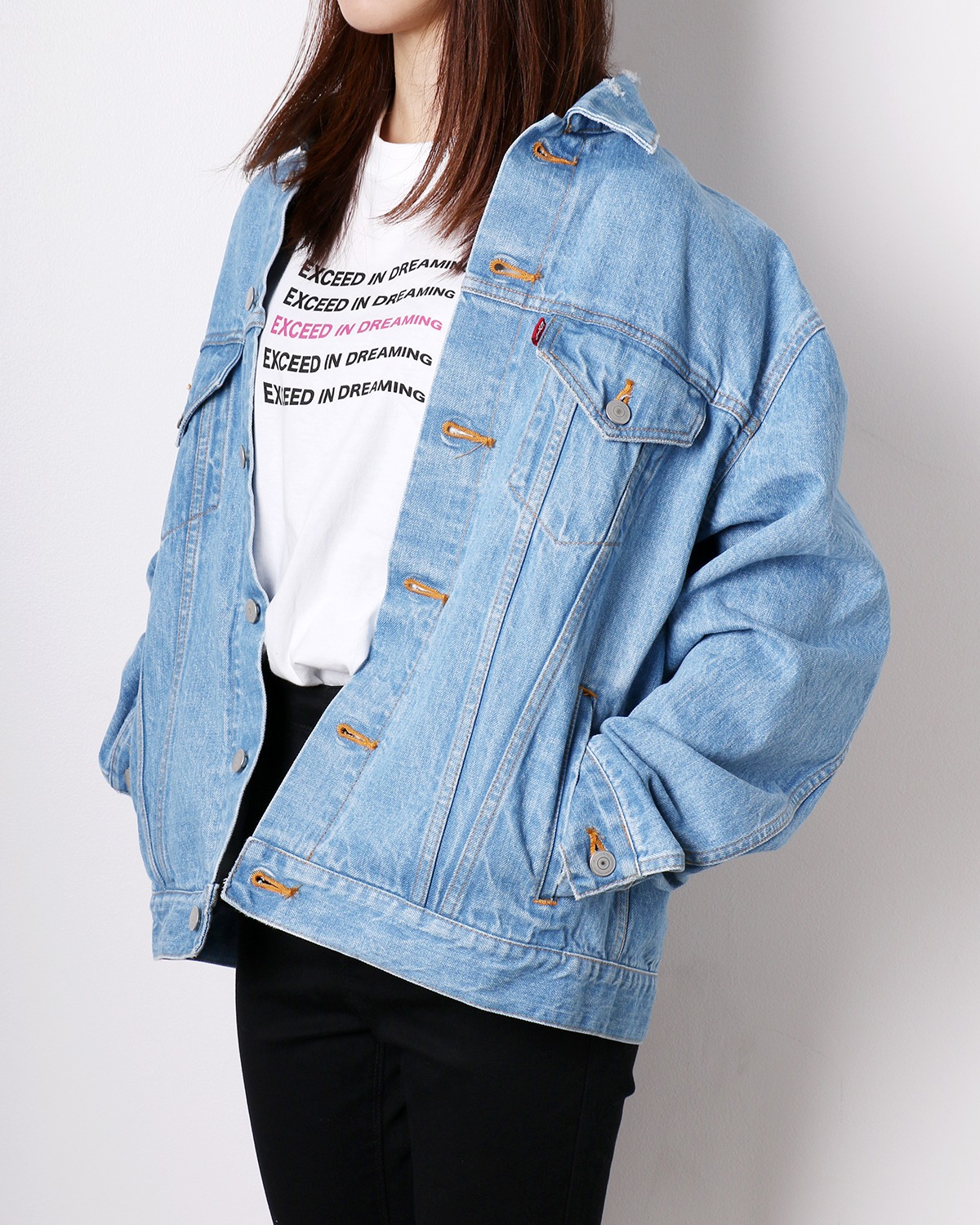 「#MOREMORE_EXID」オリジナルデニムジャケット着用写真
