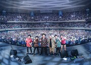 MONGOL800「MONGOL800 20th ANNIVERSARY FINAL!! “モンパチハタチ at 日本武道館”」より。（Photo by SARU [SARUYA AYUMI]）