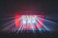 オープニングムービー上映後のステージ。（撮影：橋本塁＜SOUND SHOOTER＞、玉井信吾）