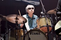 佐藤シンイチロウ（Dr）（撮影：橋本塁＜SOUND SHOOTER＞、玉井信吾）