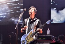 真鍋吉明（G）（撮影：橋本塁＜SOUND SHOOTER＞、玉井信吾）