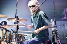 佐藤シンイチロウ（Dr）（撮影：橋本塁＜SOUND SHOOTER＞、玉井信吾）