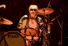 佐藤シンイチロウ（Dr）（撮影：橋本塁＜SOUND SHOOTER＞、玉井信吾）