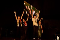 ダブルアンコールで乾杯するthe pillows。（撮影：橋本塁＜SOUND SHOOTER＞、玉井信吾）