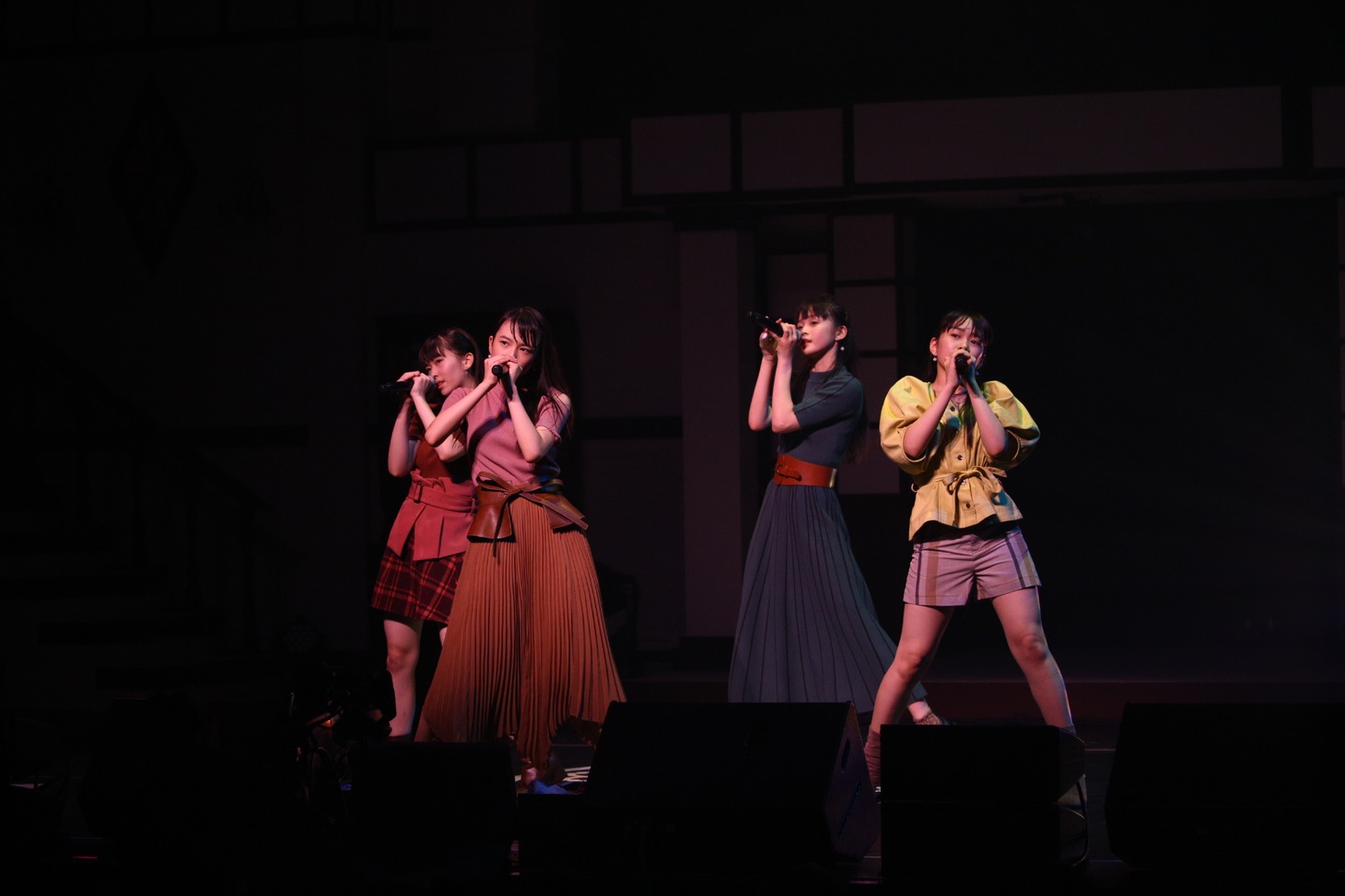 「Pinky Promise」を披露する@onefive。(c)Hajime Oba