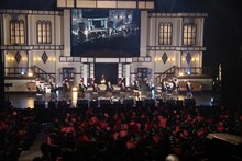 「夢に向かって」を披露するさくら学院。(c)Hajime Oba