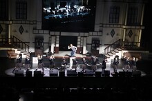 「目指せ！スーパーレディー -2019年度-」を披露するさくら学院。(c)Hajime Oba