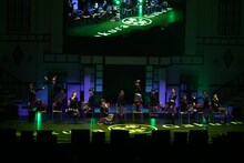 「 Let's Dance」を披露するさくら学院。(c)Hajime Oba