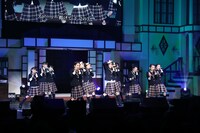 「#アオハル白書」を披露するさくら学院。(c)Hajime Oba