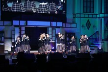 「#アオハル白書」を披露するさくら学院。(c)Hajime Oba