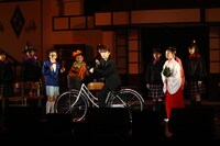 寸劇「さくら学院のハロウィン殺人事件!?」の様子。(c)Hajime Oba