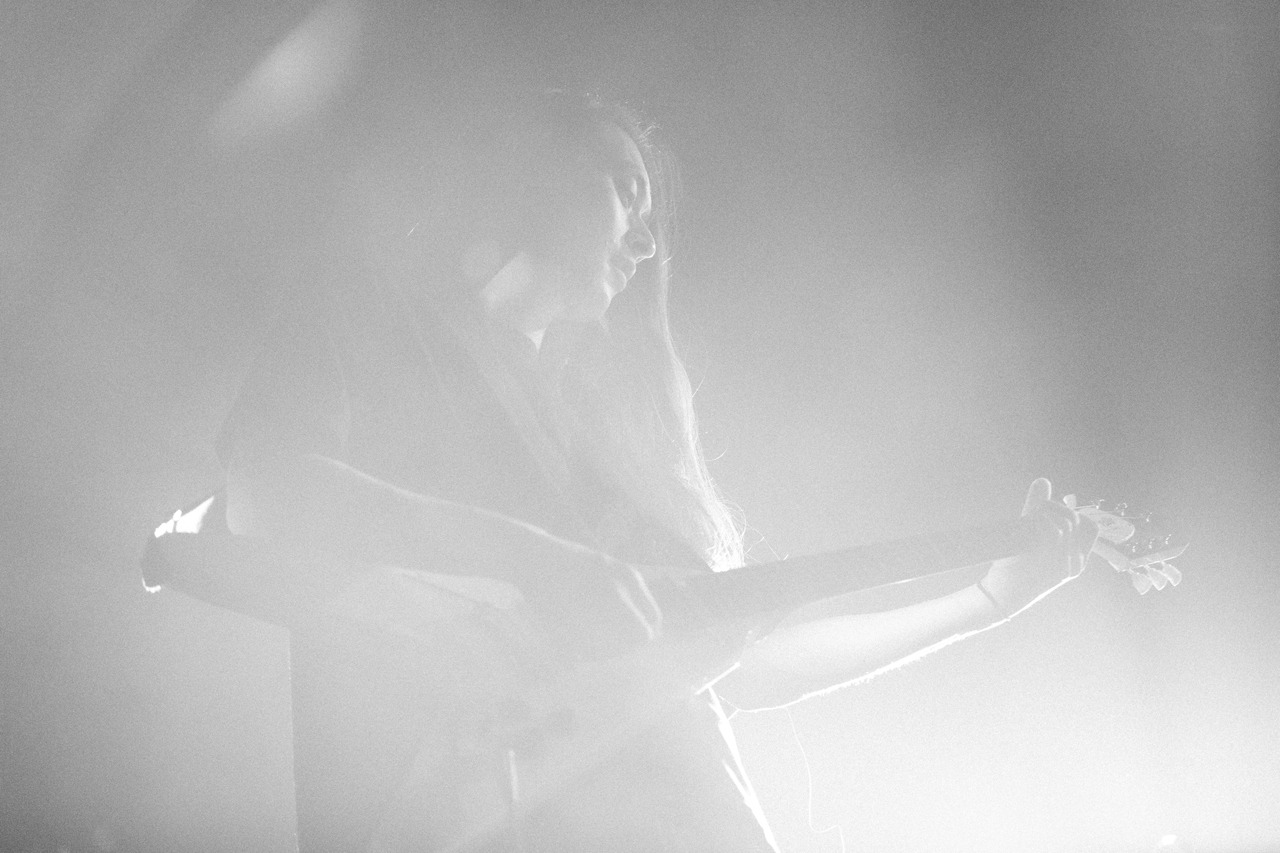 Naomi（Vo, G, B, Manipulate / jan and naomi）（Photo by Yoshitake Hamanaka）