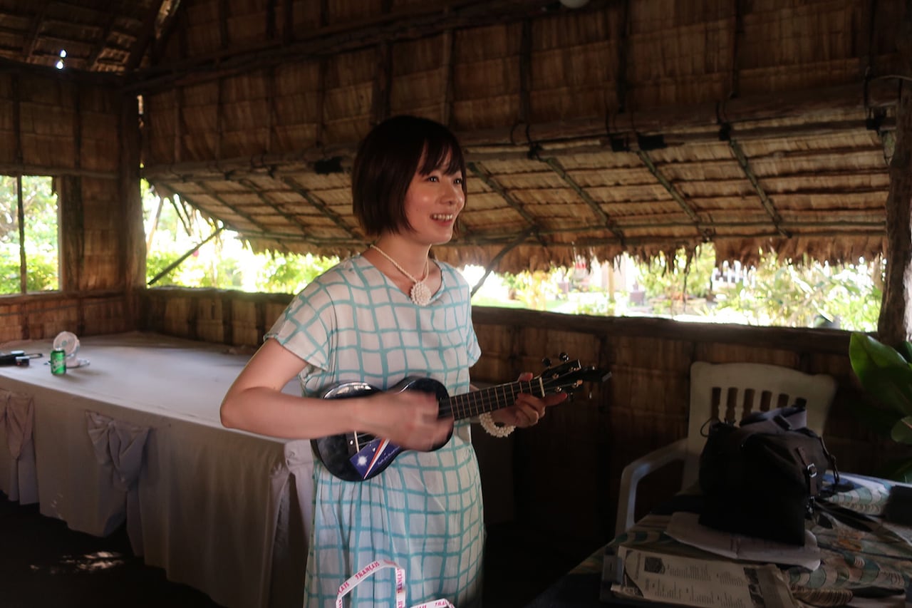 藤岡みなみが映画「タリナイ」旅の報告会でウクレレライブ、札幌時計台ライブ詳細も