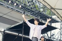 秦基博（写真提供：オーガスタレコード）