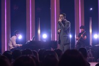 槇原敬之が出演するNHK総合「SONGS」より。（写真提供：NHK）