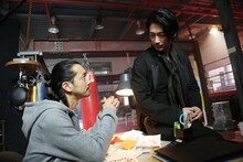 左から金子ノブアキ、ディーン・フジオカ。(c)フジテレビ