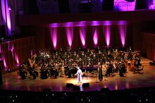 悠木碧「レナトス」の様子。（写真提供：日本コロムビア）