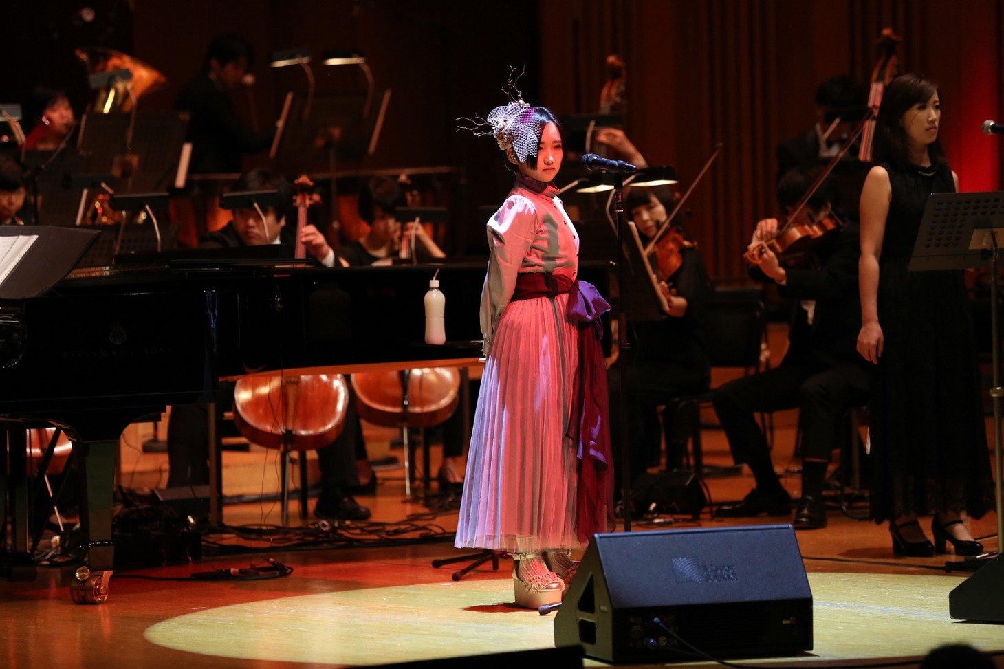 悠木碧「レナトス」の様子。（写真提供：日本コロムビア）