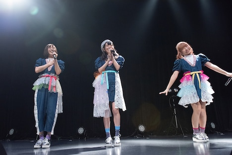 simpatix。左から柚餅子みこ、高井つき奈、可恩。