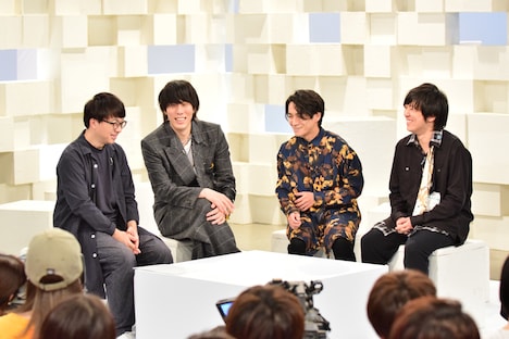 左から新海誠、野田洋次郎、武田祐介、桑原彰。(c)NHK