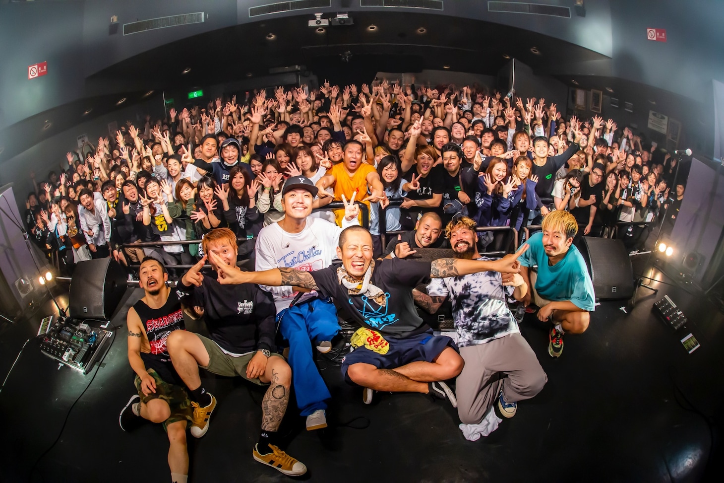 SHADOWS「SELL'EM ALL TOUR II」東京・TSUTAYA O-WEST公演の様子。（Photo by TAKASHI KONUMA）