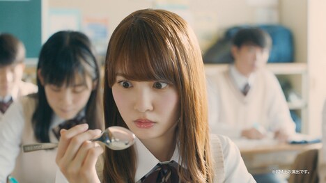 「ココイチ de もっと HAPPY!キャンペーン」テレビCMのワンシーン。(c)Seed&Flower LLC