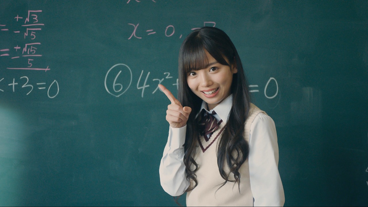 「ココイチ de もっと HAPPY!キャンペーン」テレビCMのワンシーン。(c)Seed&Flower LLC