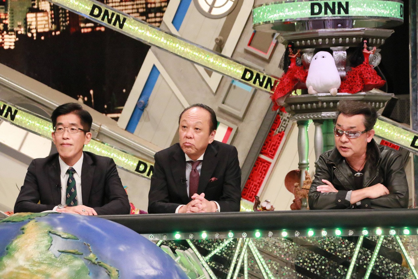 左から岸博幸、出口保行、五箇公一。(c)フジテレビ