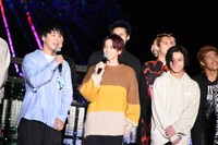 前列左から陣、吉野北人、川村壱馬。