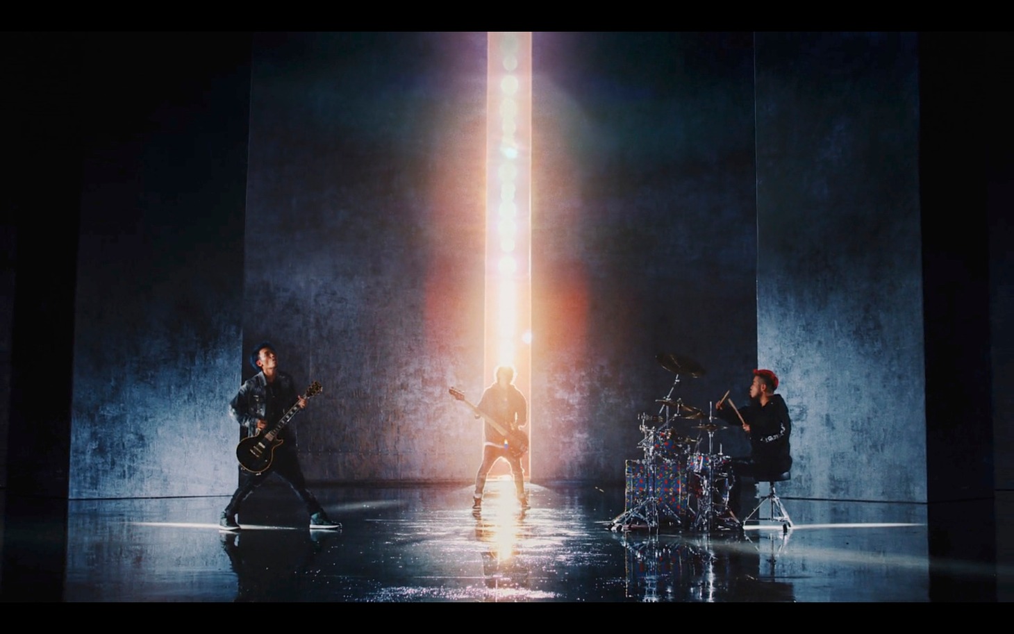 WANIMA「COMINATCHA!!」スポット映像のワンシーン。
