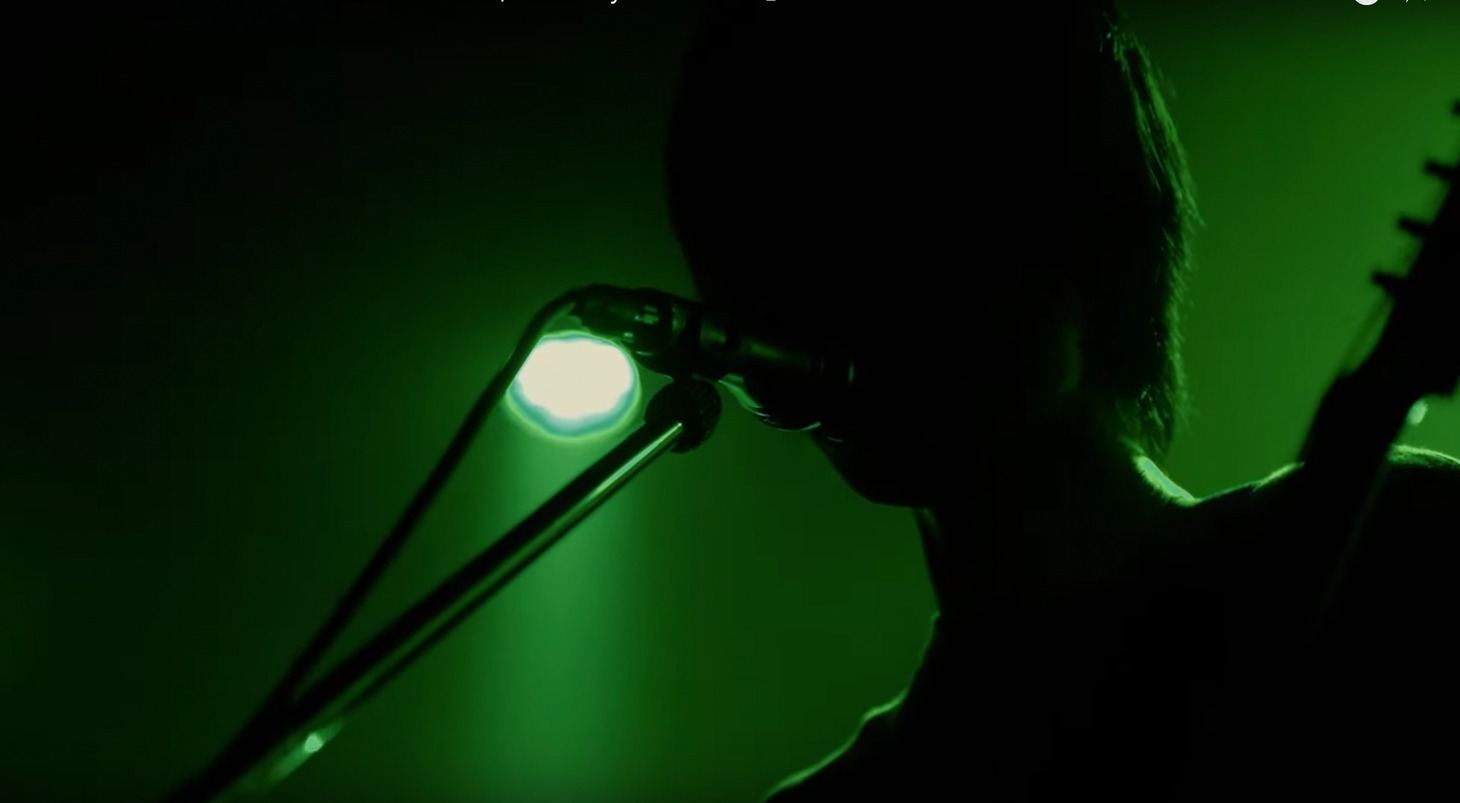 OGRE YOU ASSHOLE「さわれないのに」ライブ映像より。