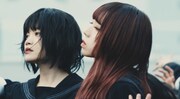 BiSH、150人のダンサーと踊る「KiND PEOPLE」MV公開