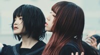 BiSH「KiND PEOPLE」ミュージックビデオのワンシーン。