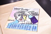 メンバーが描いた板垣瑞生の似顔絵。