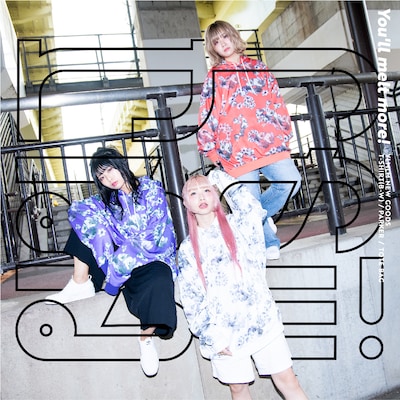 新グッズのパーカーを着用したゆるめるモ！。