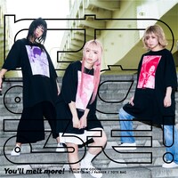 フォトプリントBIG-Tシャツを着用したゆるめるモ！。