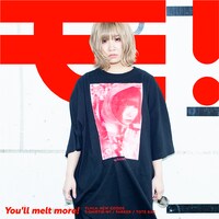 新グッズを身に付けたしふぉん。