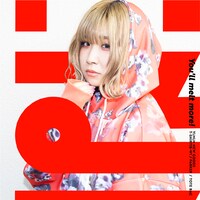 新グッズを身に付けたしふぉん。