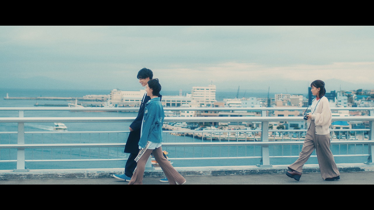 宮川愛李「Sissy Sky」ミュージックビデオのワンシーン。