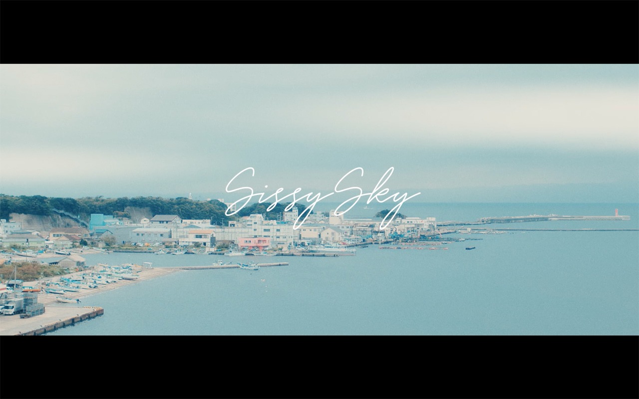 宮川愛李「Sissy Sky」ミュージックビデオのワンシーン。