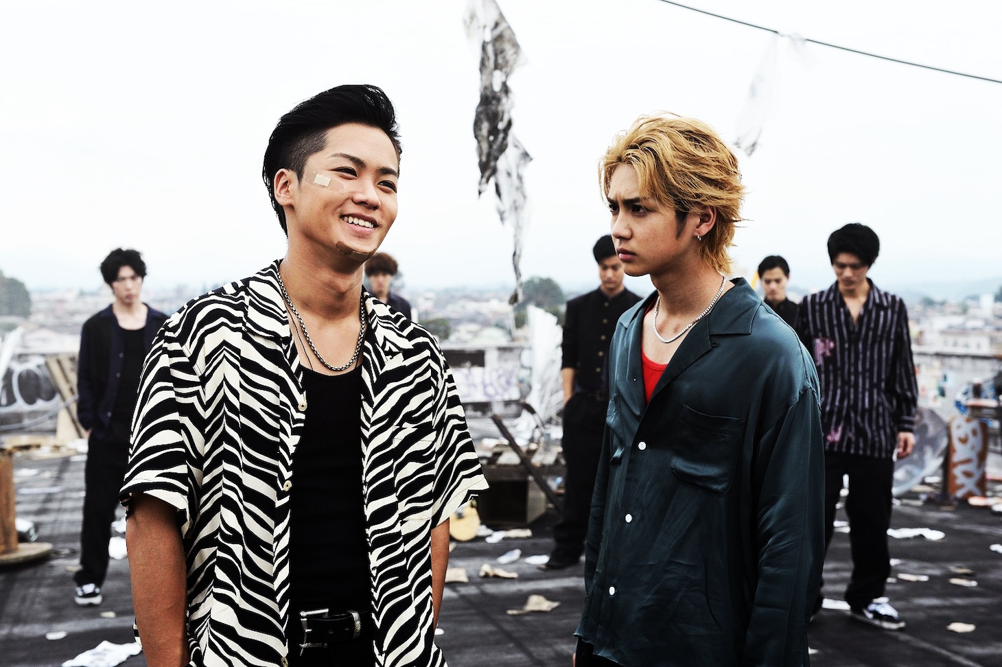 「HiGH&LOW THE WORST」より。左から川村壱馬（THE RAMPAGE from EXILE TRIBE）演じる花岡楓士雄、吉野北人（THE RAMPAGE from EXILE TRIBE）演じる高城司。