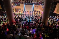 虹のコンキスタドールの定期公演「Zepp Tokyoへの道～中級編～」の様子。（写真提供：キングレコード）