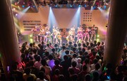 虹のコンキスタドールの定期公演「Zepp Tokyoへの道～中級編～」の様子。（写真提供：キングレコード）