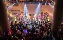 虹のコンキスタドールの定期公演「Zepp Tokyoへの道～中級編～」の様子。（写真提供：キングレコード）